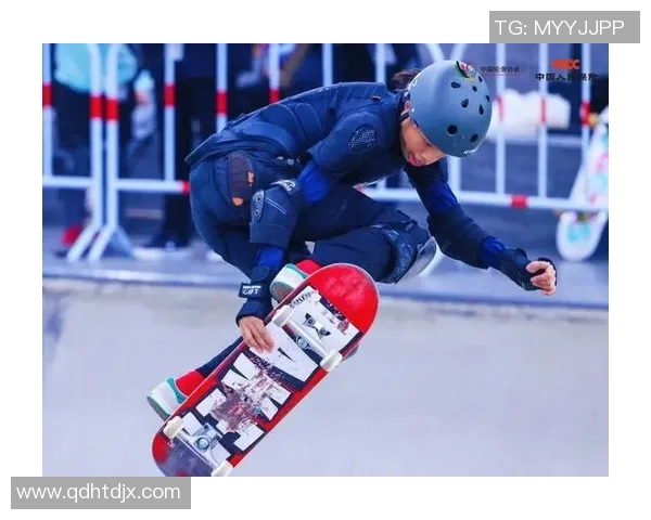 南京滑板队在世界滑板锦标赛中以100分稳居积分榜首位