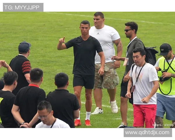 世界上踢足球最厉害的人是谁 世界上踢足球最厉害的人是谁