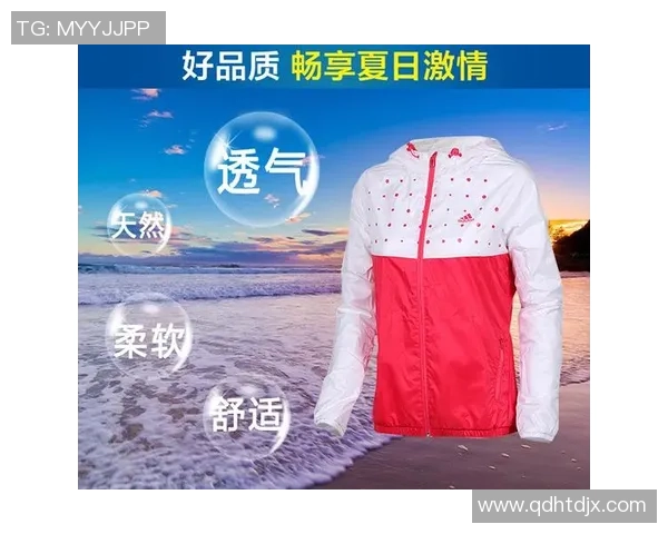 时尚与实用兼备足球防水风衣助你畅享户外运动乐趣